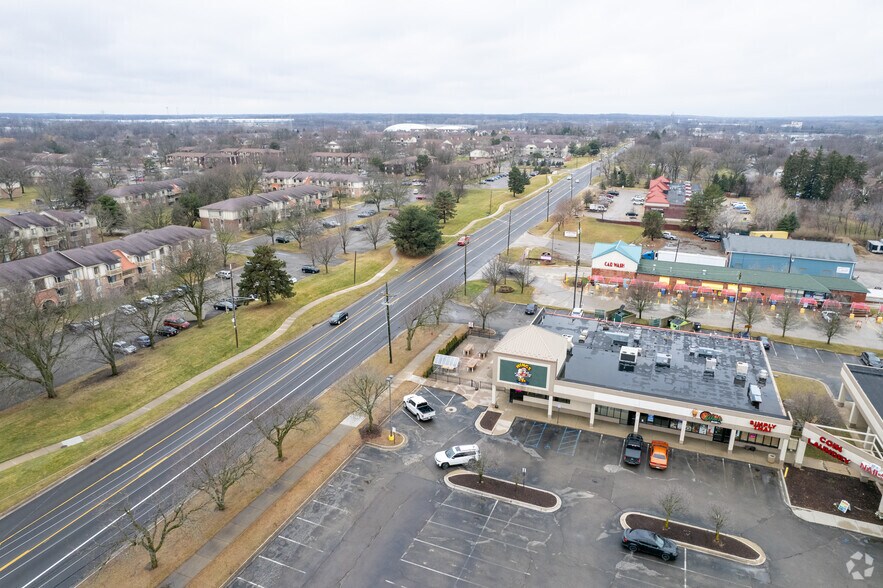 More Photos Of 47300-47528 Pontiac Trl, Wixom Unknown For Lease