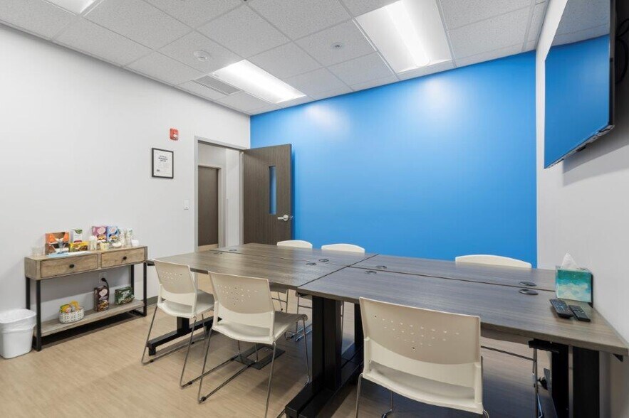 More Photos Of 900 Biddle Rd, Medford Freestanding For Lease