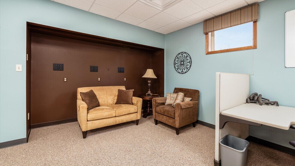 More Photos Of 172 S Friendship Dr, New Concord Medical For Sale