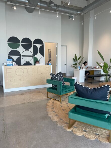 More Photos Of 600 N Shepherd Dr, Houston Storefront For Lease