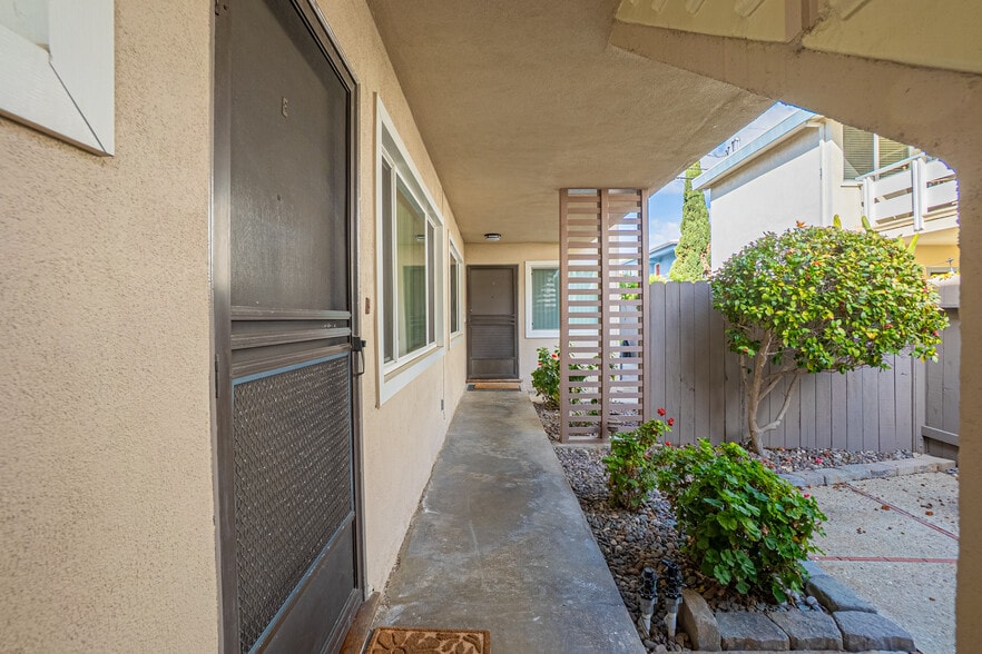 More Photos Of 523 Avenue G, Redondo Beach Multifamily For Sale
