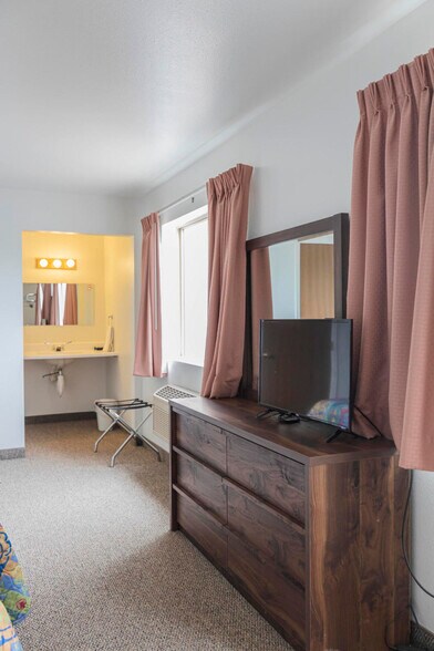 More Photos Of 605 4th Ave, Fort Garland Hotel For Sale