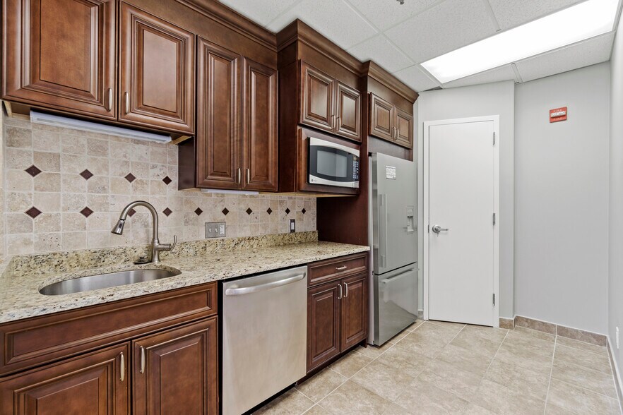 More Photos Of 1501 Langston Blvd, Arlington Office For Sale