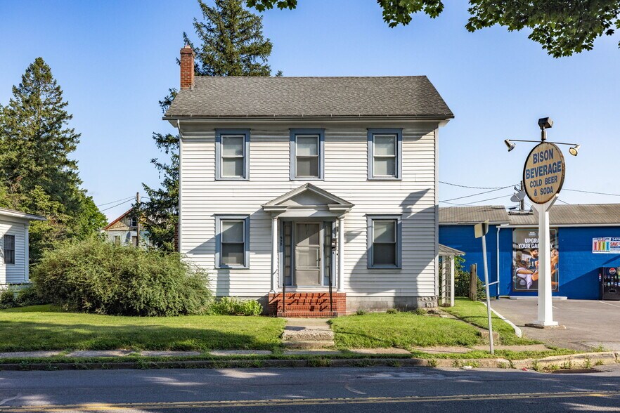 More Photos Of 910 W Market St, Lewisburg Freestanding For Sale