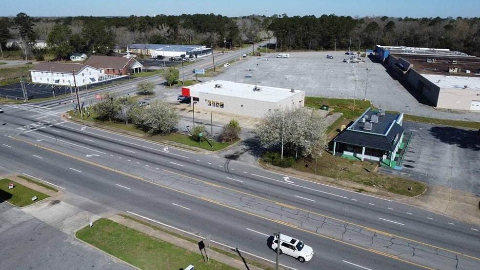 More Photos Of 303 E Oakridge Dr, Albany Medical For Sale