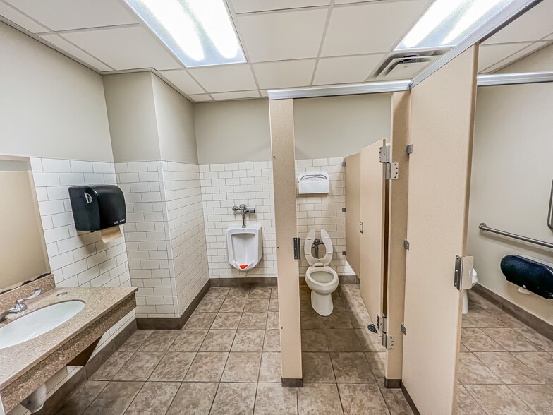 More Photos Of 4411 Woodson Rd, Saint Louis Office For Lease