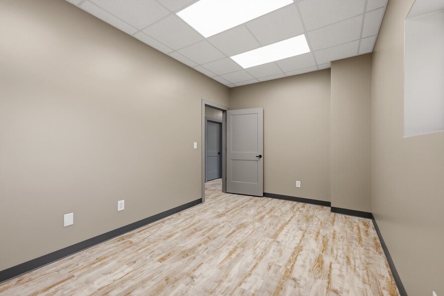 More Photos Of 300 Midridge Ln, Pelham Warehouse For Lease