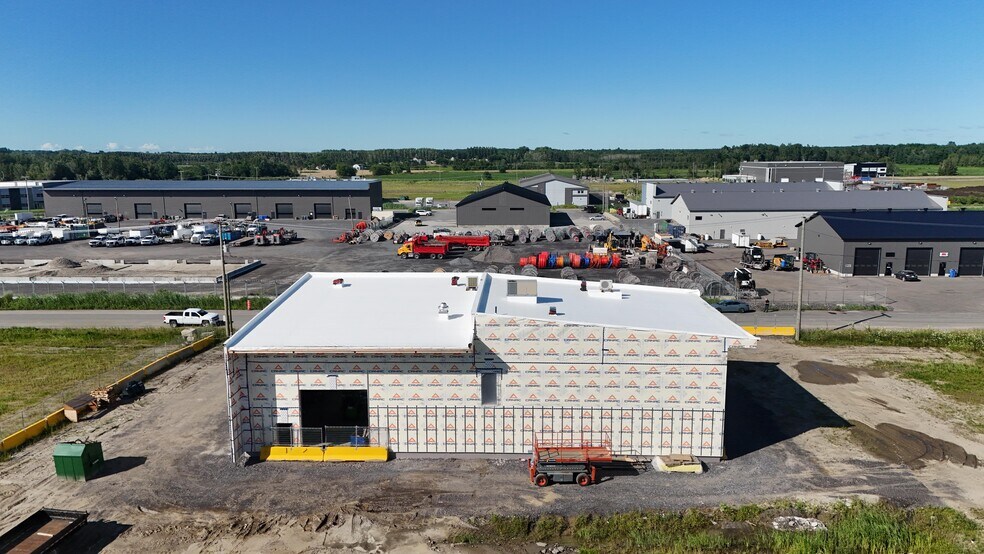 More Photos Of 40 Rue Des Artisans, Lavaltrie Industrial For Lease