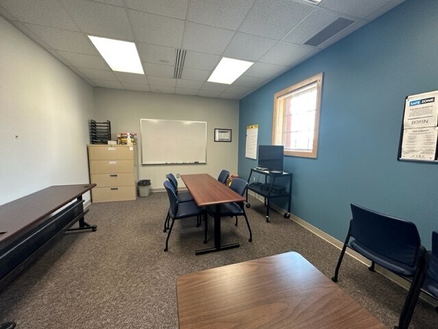 More Photos Of 119 W Market St, Columbia City Office For Lease