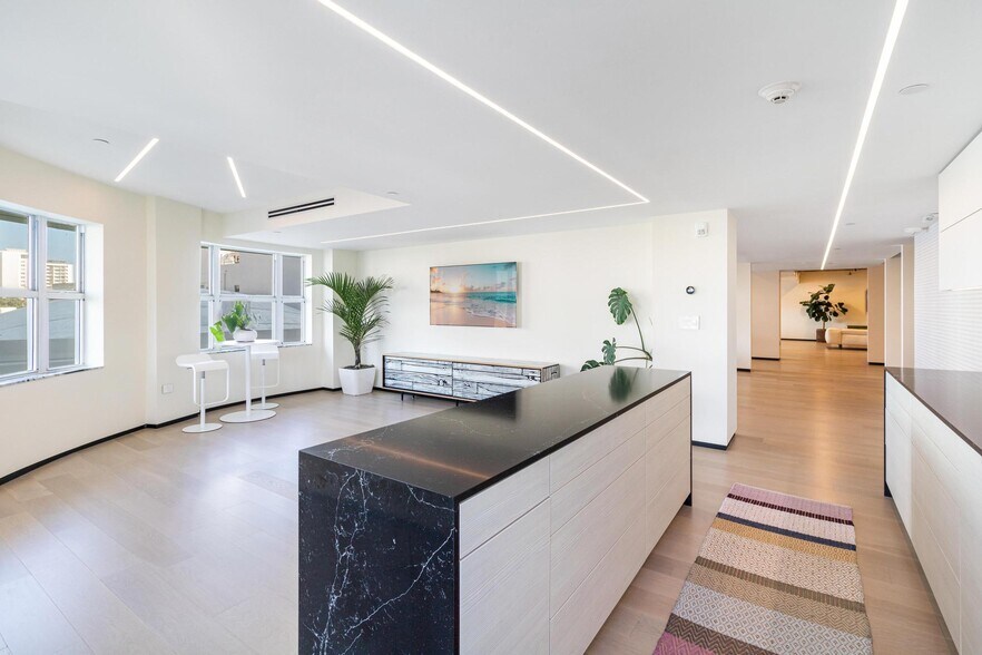 More Photos Of 605 Lincoln Rd, Miami Beach Office Residential For Sale