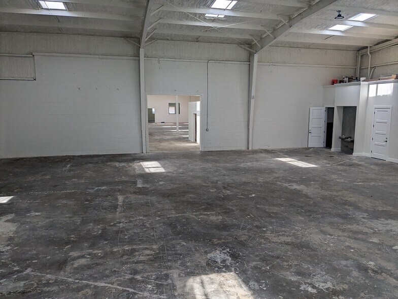 More Photos Of 1731 Taylor St NW, Atlanta Showroom For Lease