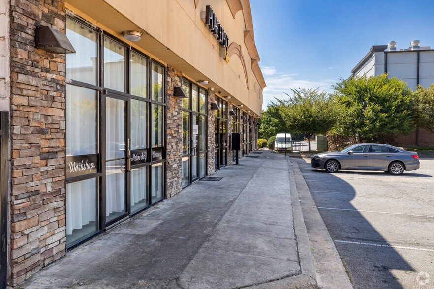 More Photos Of 3292 Laventure Dr, Atlanta Freestanding For Sale