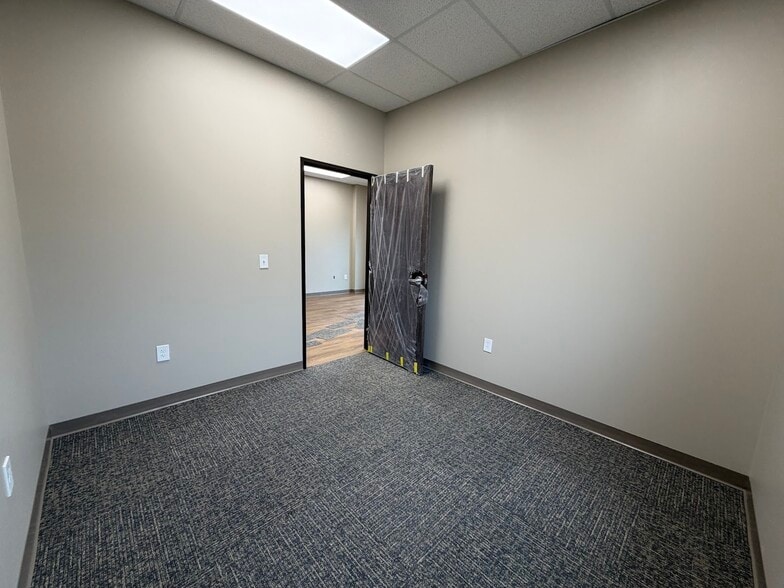 More Photos Of 830 Wesco Pky, Sheridan Warehouse For Lease