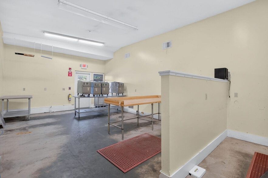More Photos Of 18 Elm Ct, Sheffield Restaurant For Sale