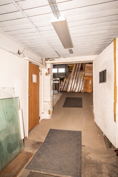 More Photos Of 1150 Main St, Leicester Showroom For Lease