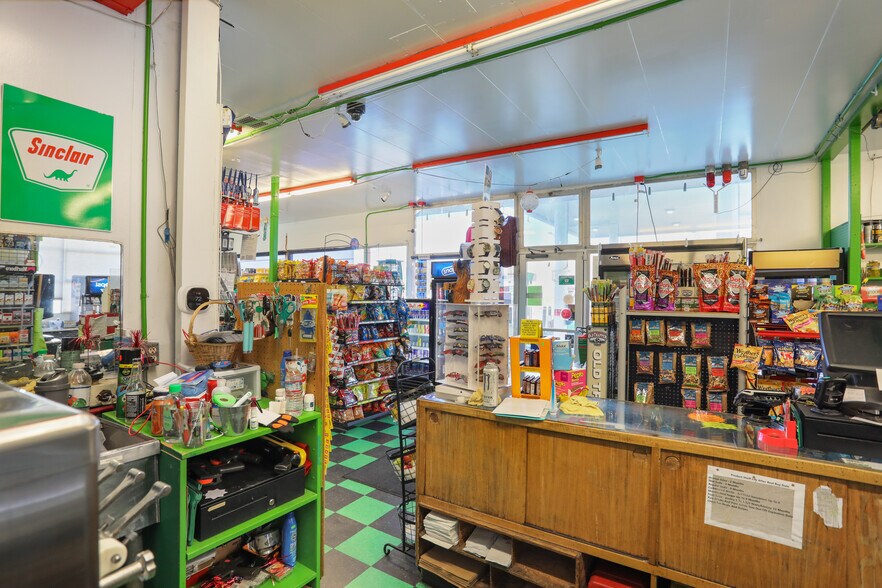 More Photos Of 606 E 1st, Rufus Convenience Store For Sale