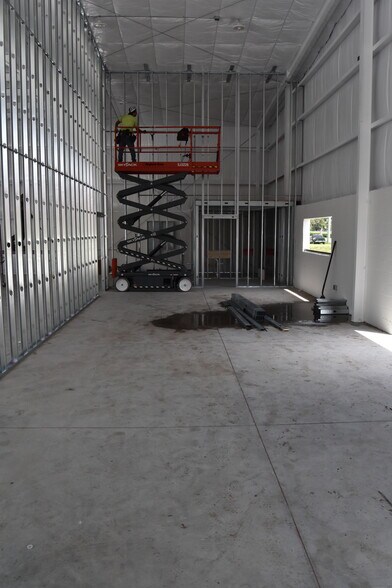More Photos Of 7125 114th Ave, Largo Warehouse For Lease