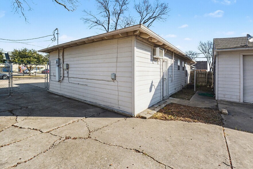 More Photos Of 1004 18th Pl, Plano Office For Lease
