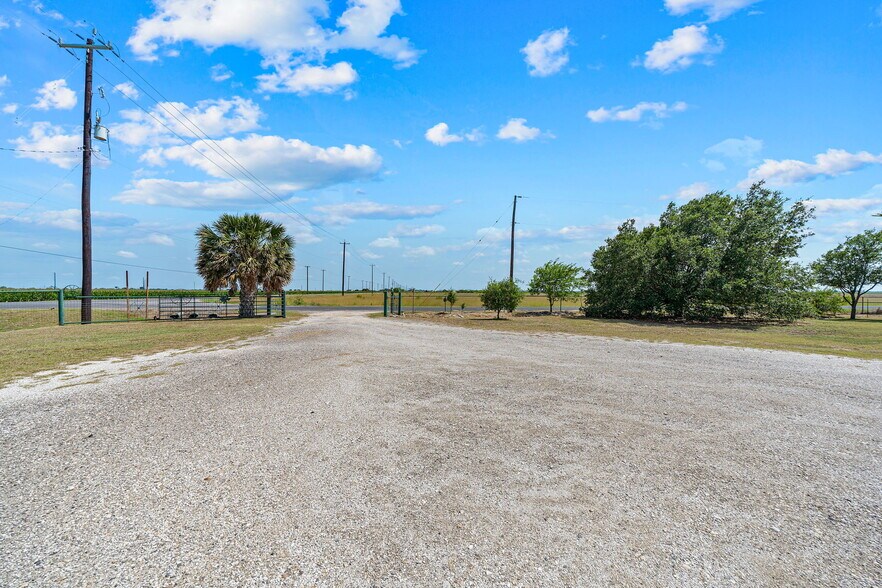 More Photos Of 14221 FM 2790, La Coste Warehouse For Sale