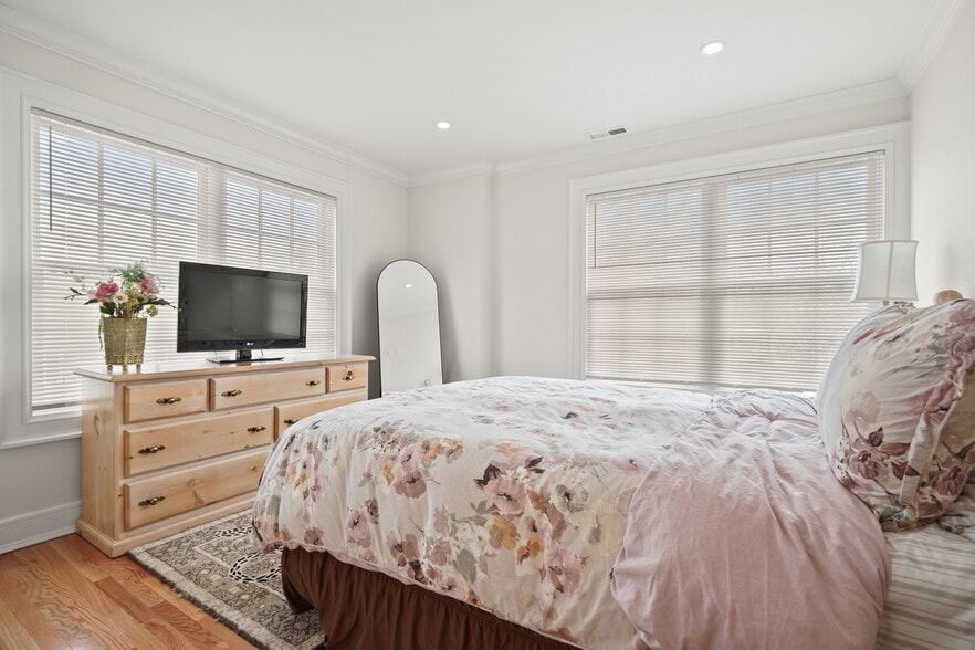 More Photos Of 24 Hoyt St, Stamford Apartments For Sale