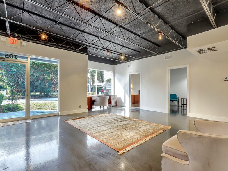 More Photos Of 705 Bond Way, Delray Beach Showroom For Sale