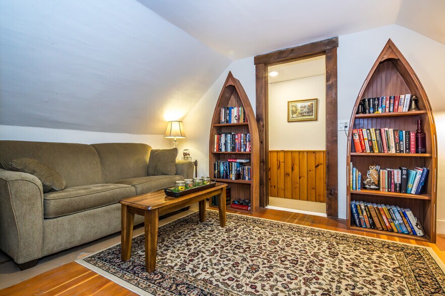 More Photos Of 78 Cream Hill Rd, Mendon Hospitality For Sale