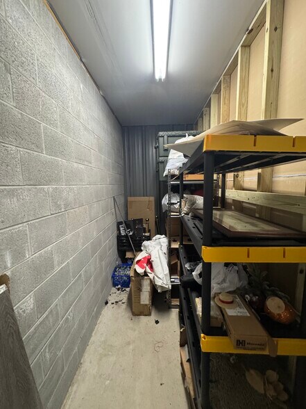 More Photos Of 990 N Daleville Ave, Daleville Warehouse For Sale