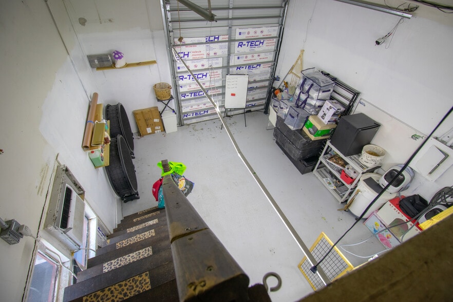 More Photos Of 901-915 NE 30th Ct, Oakland Park Warehouse For Lease