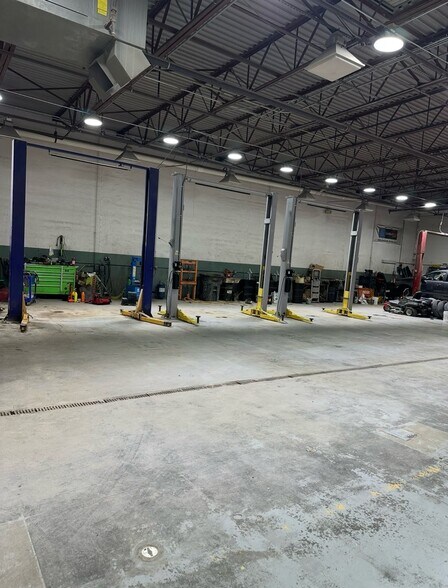 More Photos Of 8819 E 350 Hwy, Raytown Auto Dealership For Sale