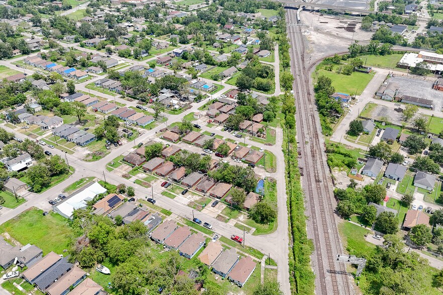 More Photos Of 2101 Hutton St, Houston Apartments For Sale