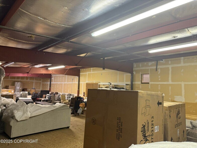 More Photos Of 651 N Shoreline Dr, Wasilla Showroom For Sale