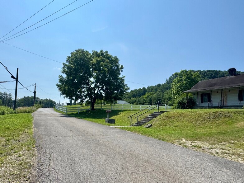 More Photos Of 1388 Ritter Dr, Daniels Freestanding For Sale