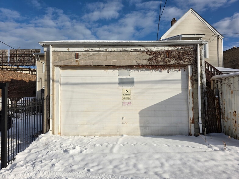 More Photos Of 10050 S Ewing Ave, Chicago General Retail For Sale