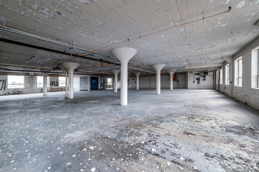 More Photos Of 900 Franklin St NE, Washington Industrial For Sale