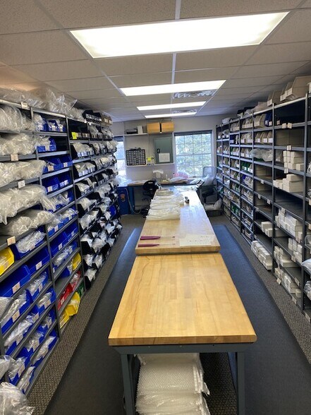 More Photos Of 1015-1025 W Wise Rd, Schaumburg Office For Sale