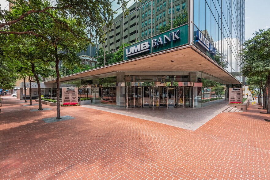 More Photos Of 777 Main St, Fort Worth Office For Lease