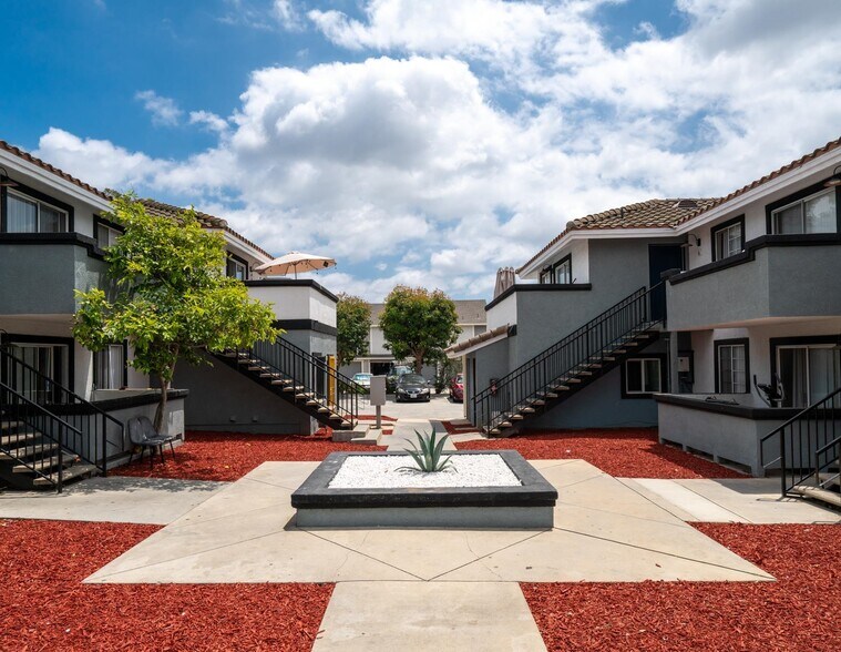 More Photos Of 875 N Olive St, Orange Apartments For Sale