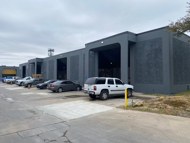 More Photos Of 10031 Monroe Dr, Dallas Unknown For Lease