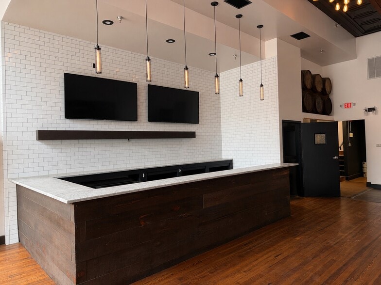 More Photos Of 1717 E Franklin St, Richmond Storefront Retail Residential For Sale