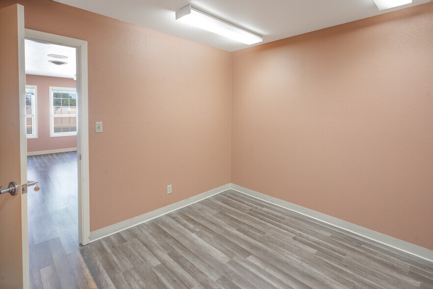 More Photos Of 1227 Bridge St, Yuba City Office For Sale