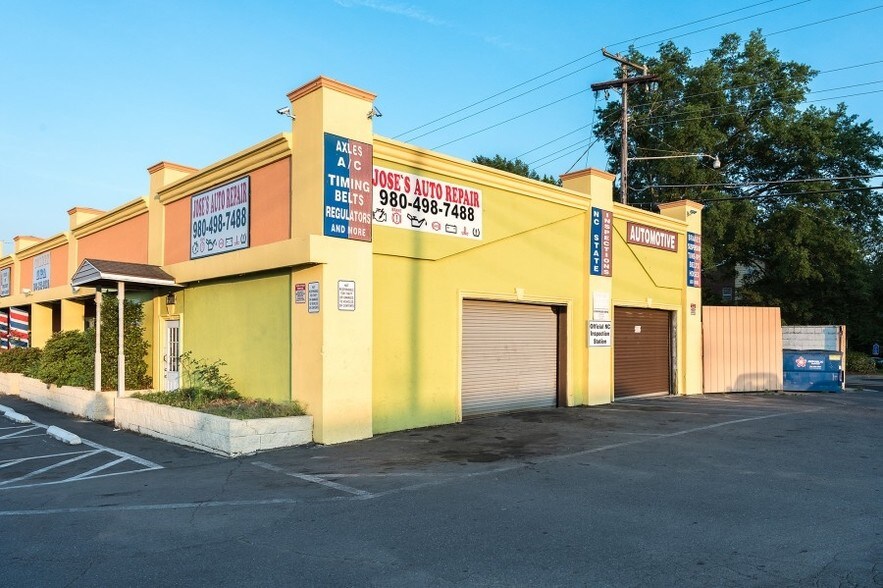 More Photos Of 6140 E Independence Blvd, Charlotte Freestanding For Lease