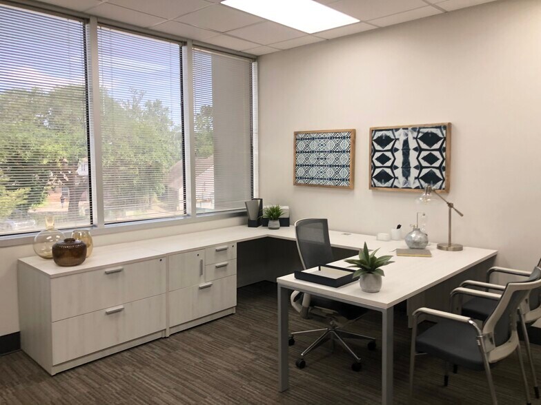 More Photos Of 3029 S Sherwood Forest Blvd, Baton Rouge Office For Sale