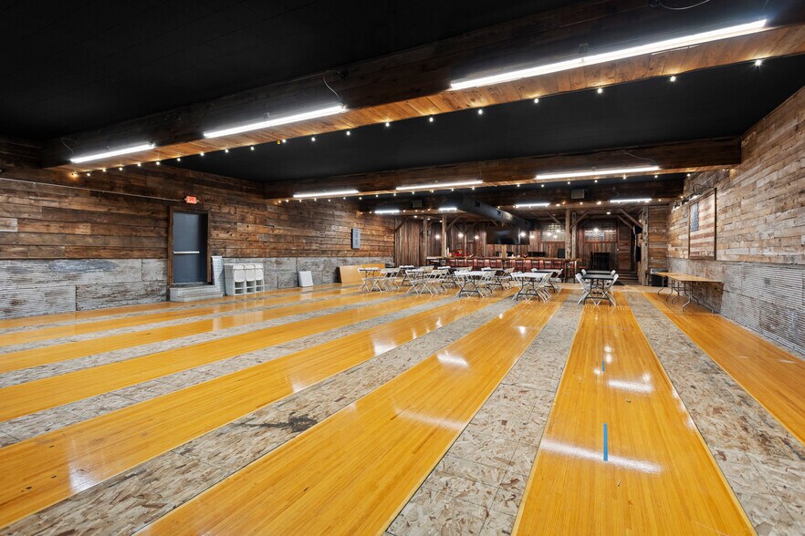 More Photos Of 618-630 W Wisconsin Ave, Appleton Bowling Alley For Sale