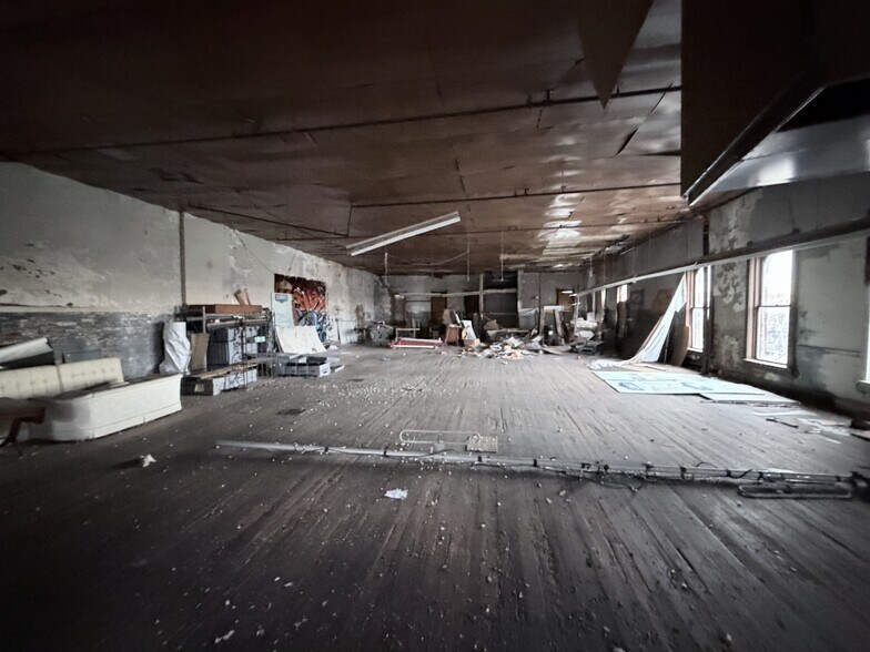 More Photos Of 301 N Harrison St, Alexandria General Retail For Sale