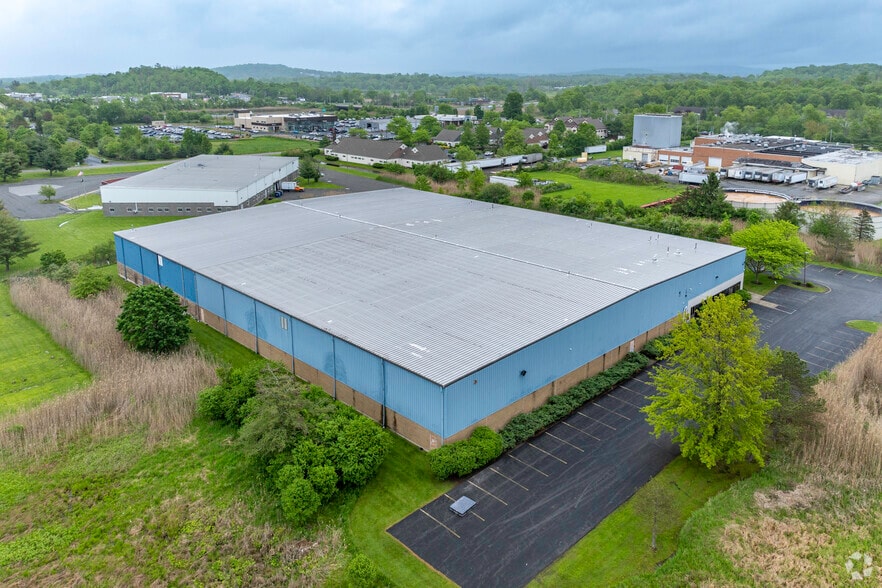 More Photos Of 17 Dikeman Dr, Goshen Warehouse For Lease