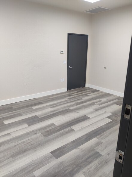 More Photos Of 6915 E Parkway Norte, Mesa Research And Development For Sale