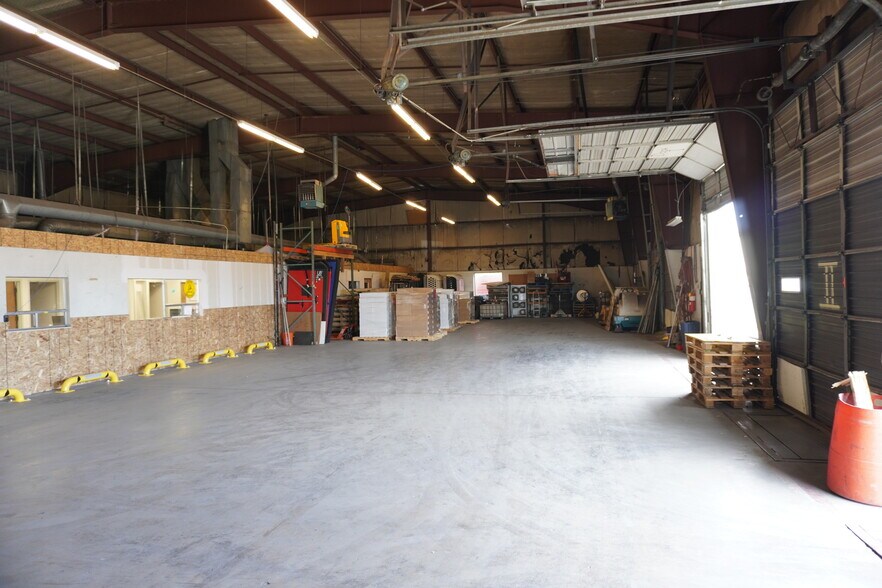 More Photos Of 6600-6650 Smith Rd, Denver Warehouse For Sale