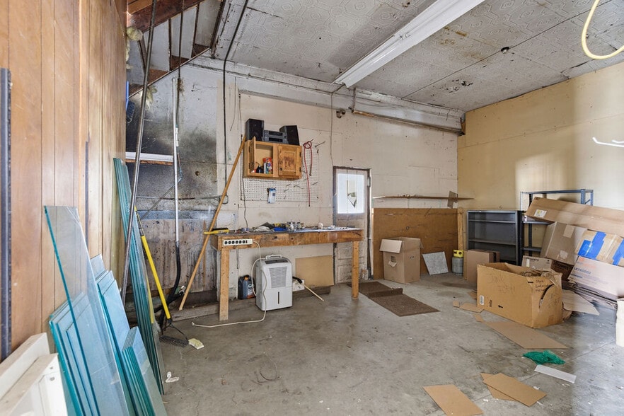 More Photos Of 15 W 1st St S, Fulton Freestanding For Sale