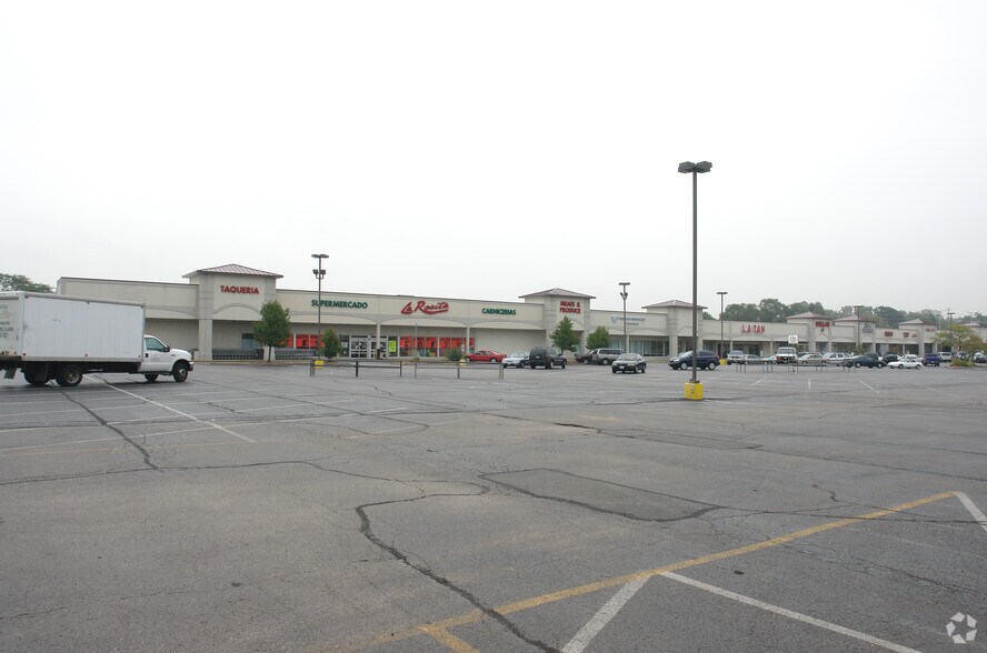 More Photos Of 500-558 E North Ave, Glendale Heights Unknown For Lease