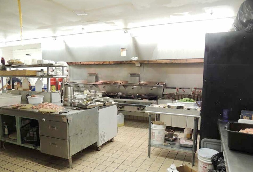 More Photos Of 6553 Ames Ave, Omaha Restaurant For Sale